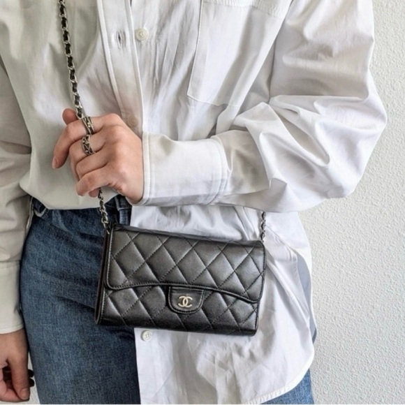 CHANEL CC Classic Flap
Wallet Quilted Gusset Leather Clutch
Black with Chain - Picture 11 of 16